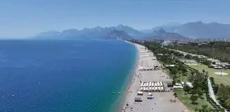 Antalya Sahillerinde Yaz Yoğunluğu