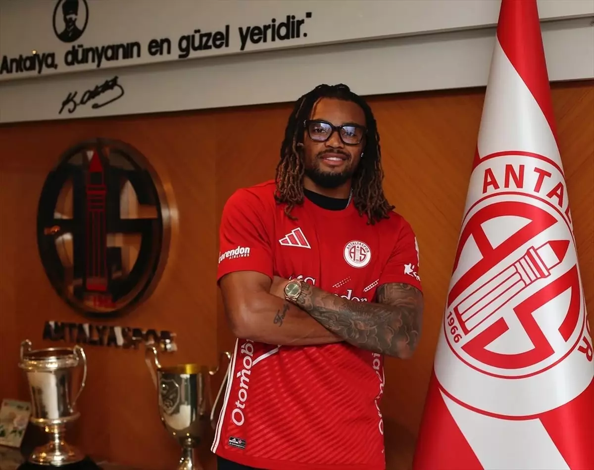 Antalyaspor, İsviçreli Samuel Ballet'i Transfer Etti