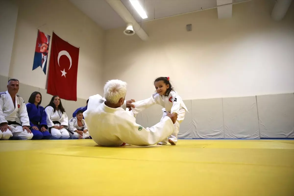 Ahmet Kambur: Aile İçi Judo Sevgisinin Yayılmasına Öncülük Eden İsim