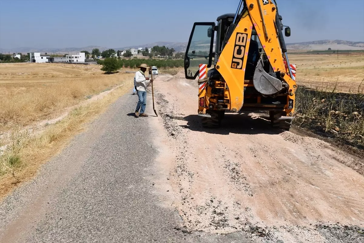 Gaziantep'in Kırsal Mahallelerinde Yol Bakım Çalışmaları Devam Ediyor