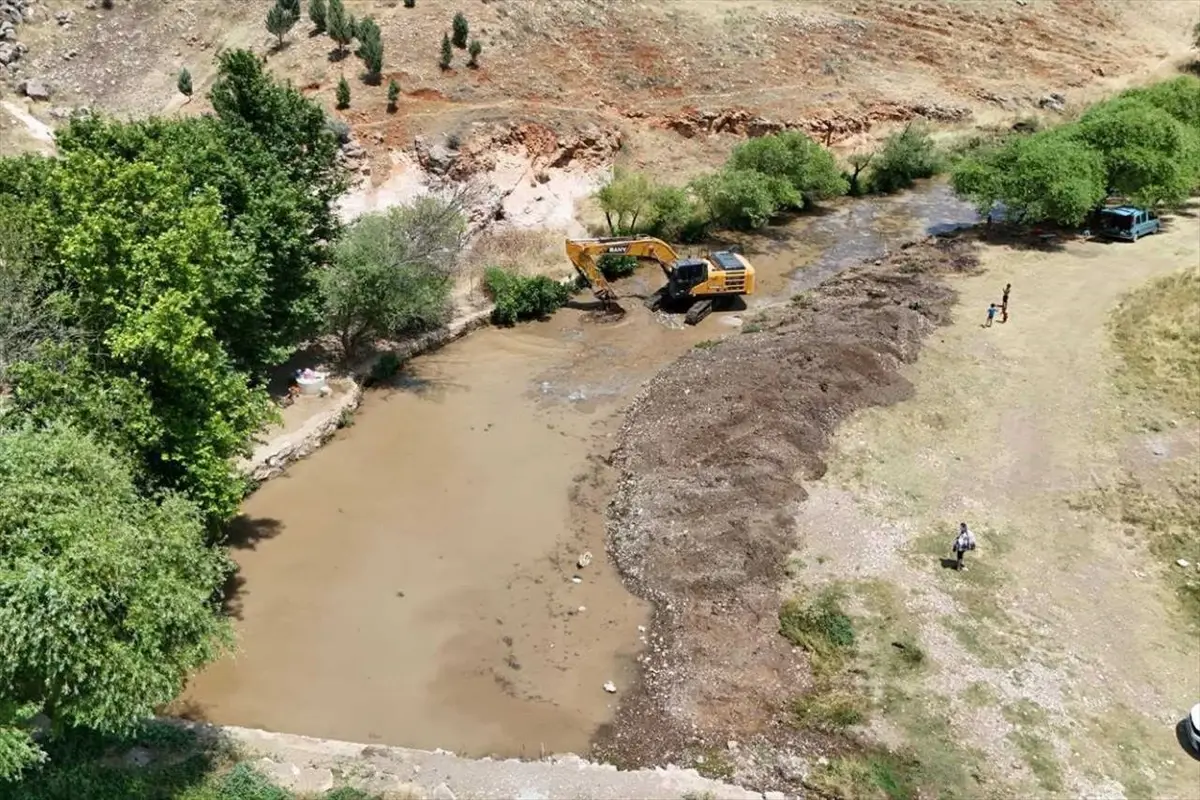 Sıtma Pınar Çayı'nda Temizlik Çalışması Yapıldı