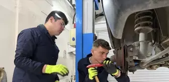 Erzincan Mesleki ve Teknik Anadolu Lisesi'nde Uygulamalı Motorlu Araçlar Eğitimi