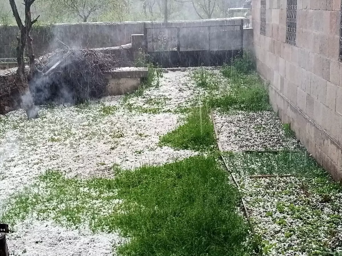 Ardahan'ın Posof ilçesinde dolu ve sağanak etkili oldu