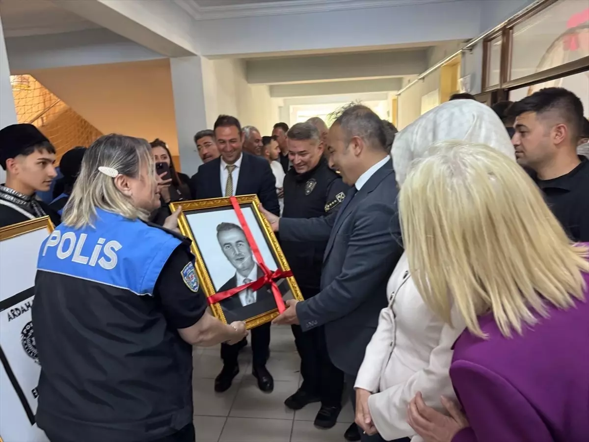 Ardahan'da Hayat Boyu Öğrenme Haftası Sergisi Açıldı