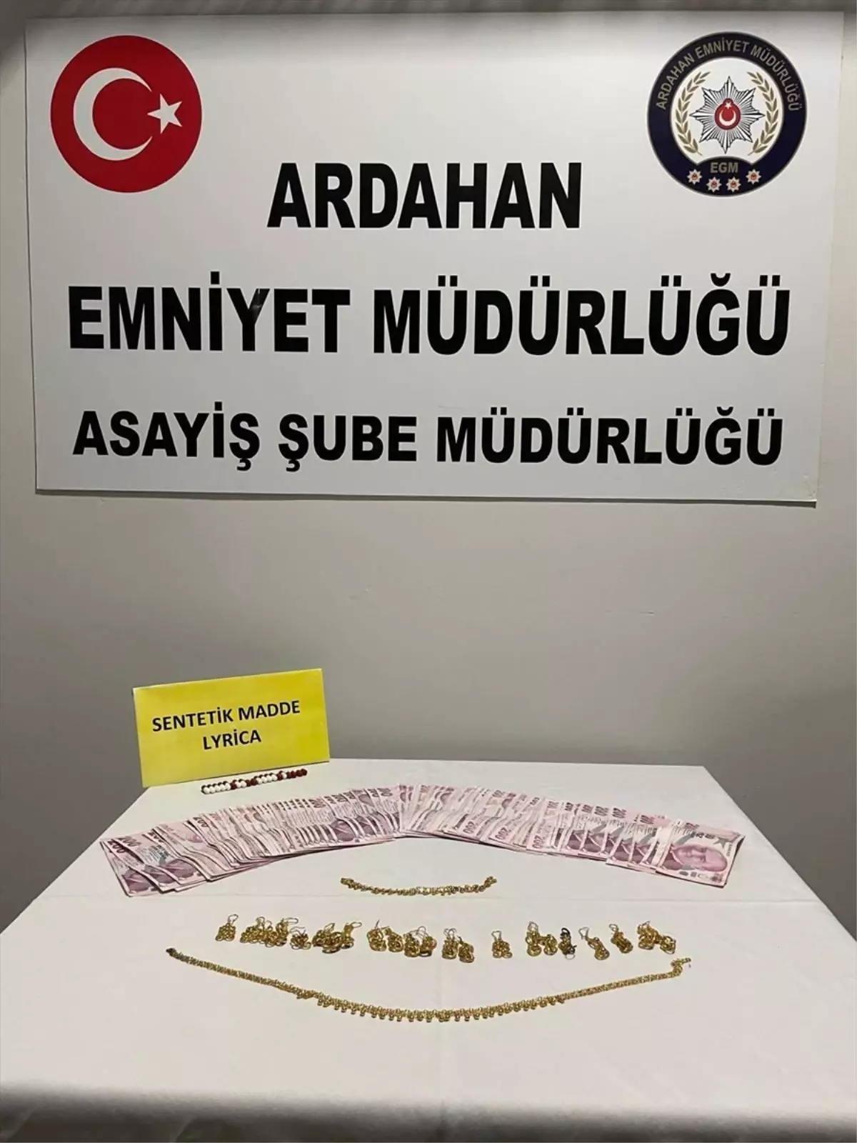 Ardahan'da Sahte Altın Satışı İddiasıyla 3 Şüpheli Gözaltına Alındı