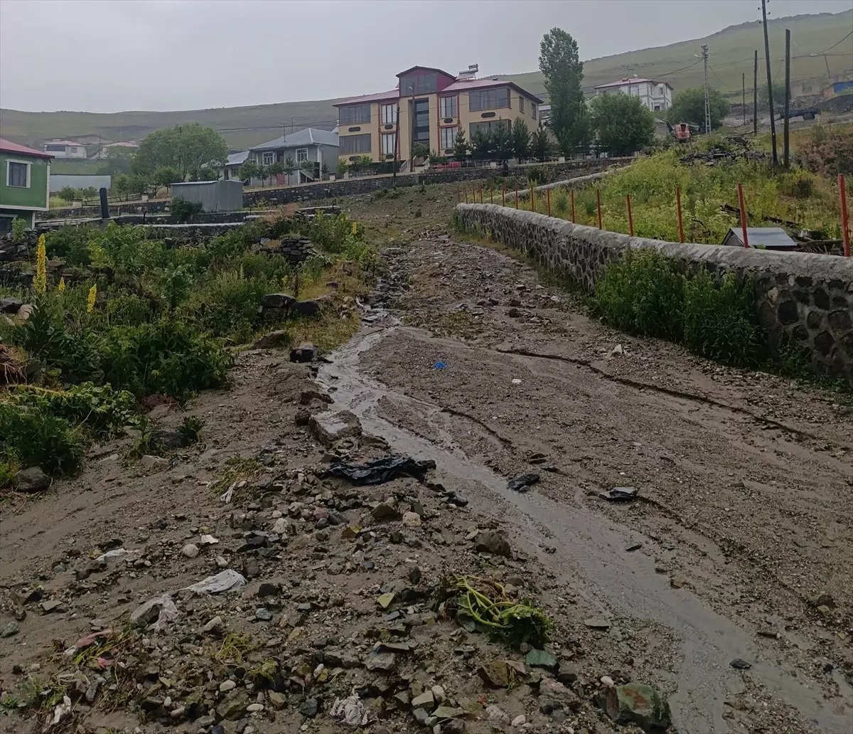 Ardahan'da Şiddetli Sağanak Hayatı Olumsuz Etkiledi