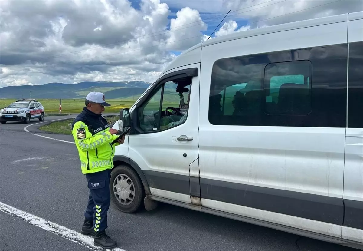 Ardahan'da Kurban Bayramı Trafik Denetimleri Sürüyor