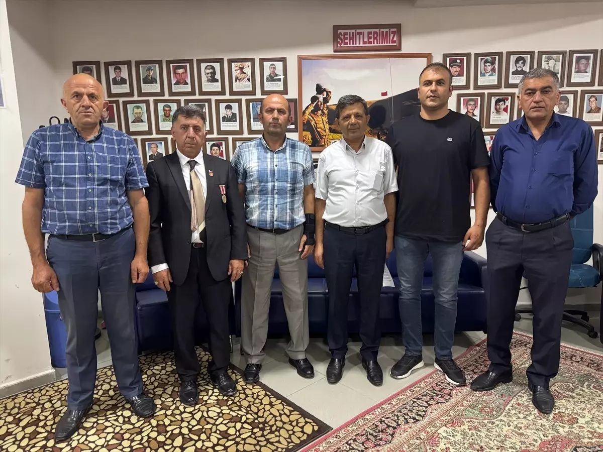 Ardahan Şehit Aileleri Yardımlaşma ve Dayanışma Derneği Başkanı Akçam'dan 'Terörsüz Türkiye' sürecine destek açıklaması Açıklaması