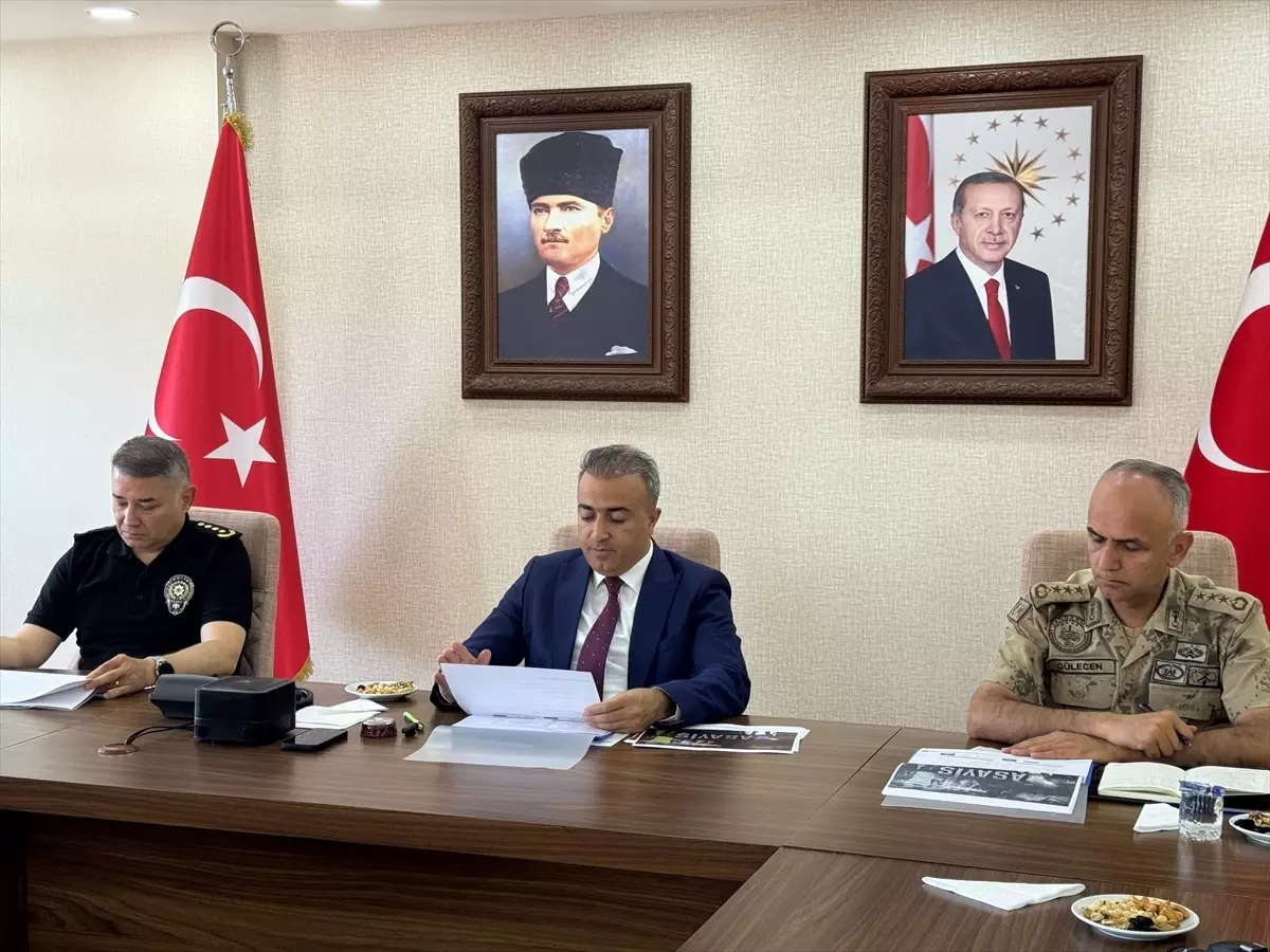 Ardahan Valisi Şap Hastalığı ile Mücadelede Aşıya Dikkat Çekti