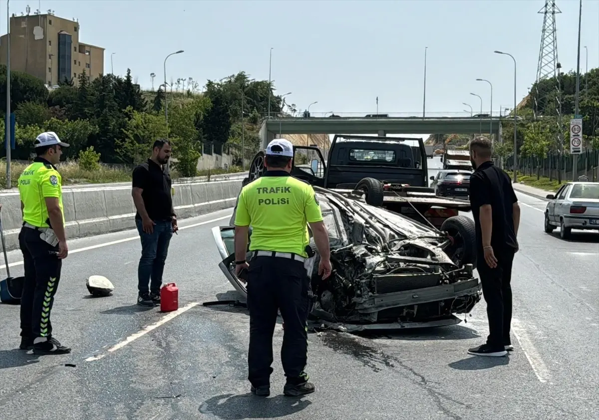Arnavutköy'de Trafik Kazası: Sürücü Yaralandı