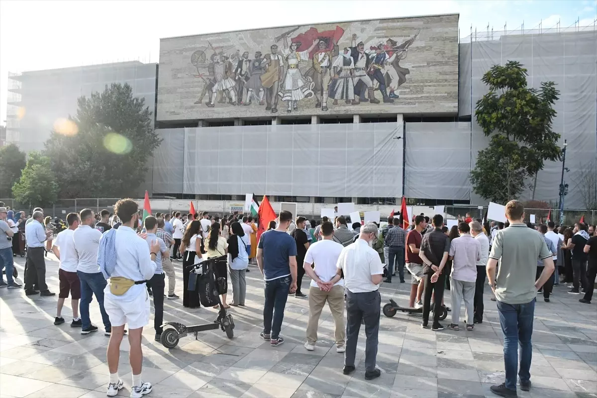 Tiran'da Filistin'e Destek Gösterisi Düzenlendi