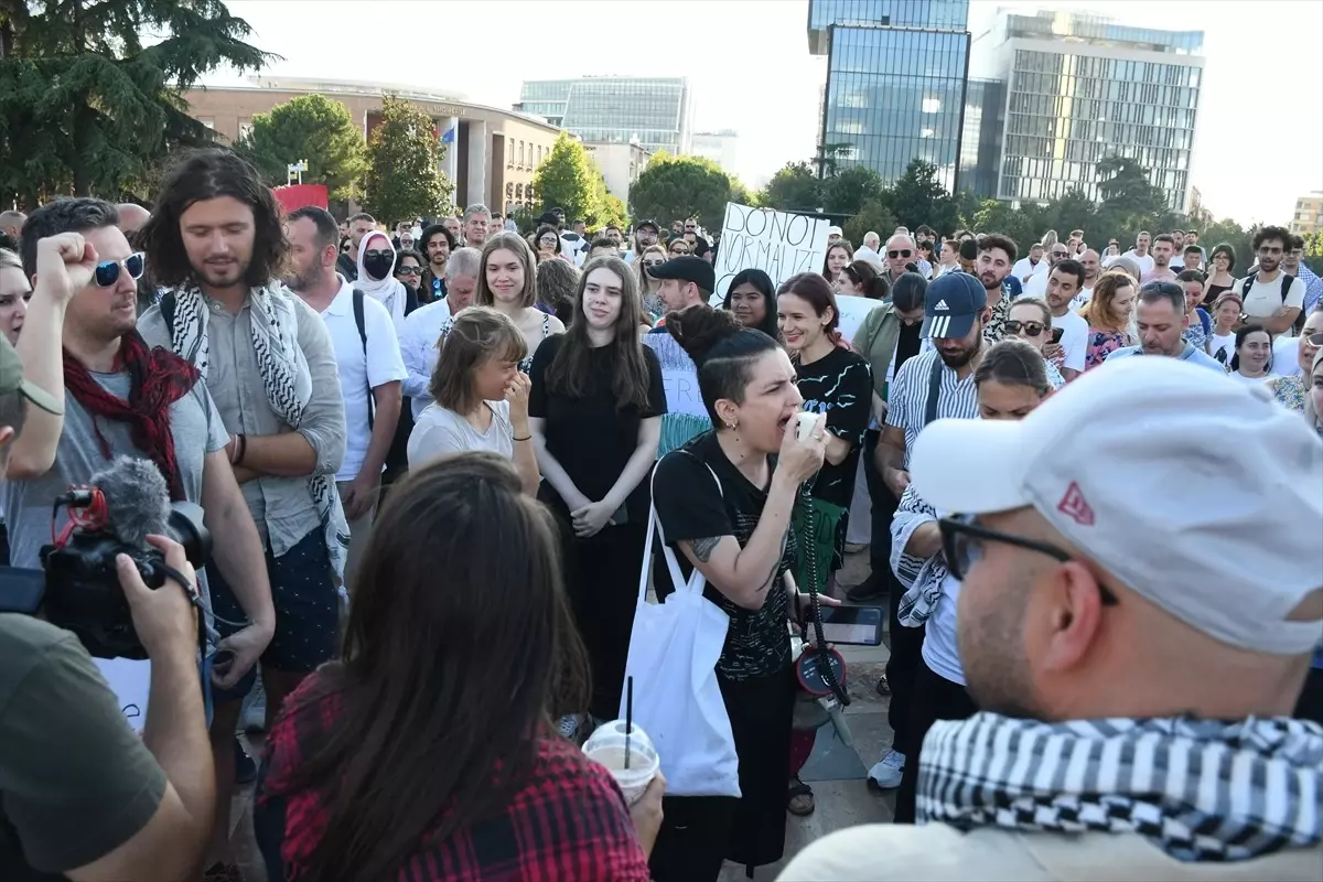 Tiran'da Filistin'e Destek Gösterisi: Greta Thunberg de Katıldı