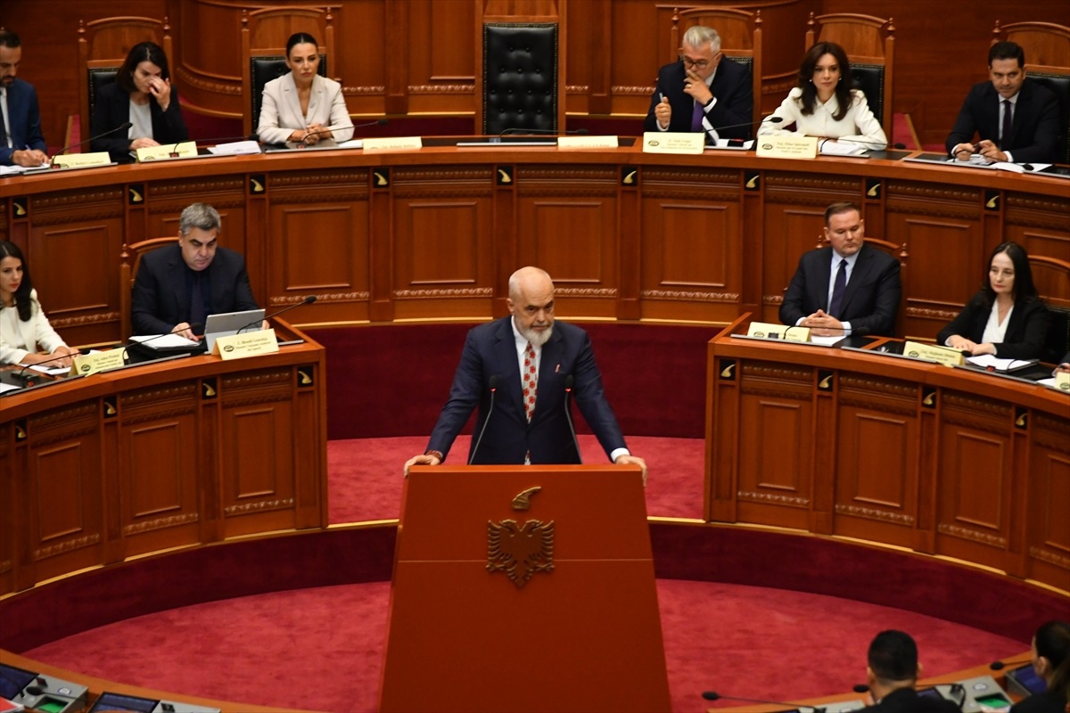 Arnavutluk'ta Yeni Hükümet Kuruldu