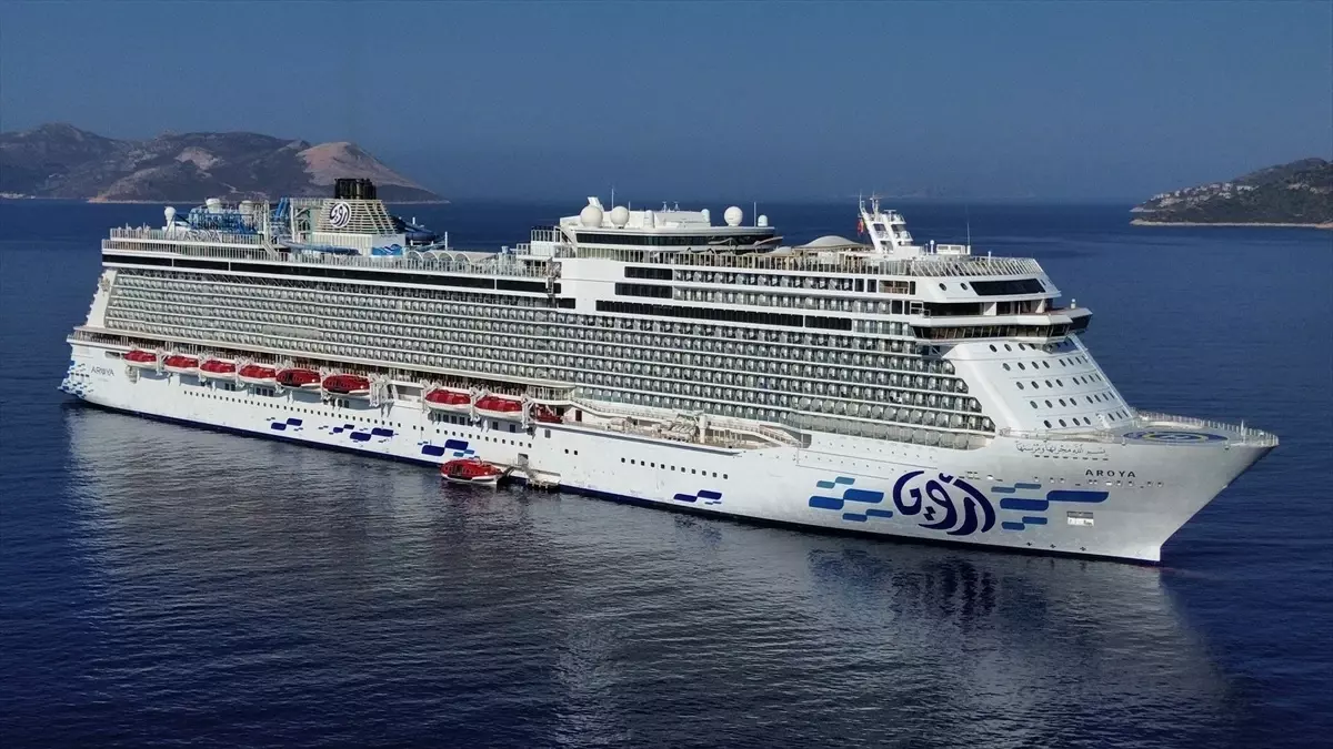 Antalya'nın Kaş İlçesine Malta Bayraklı 'Aroya' Kruvaziyeri Geldi