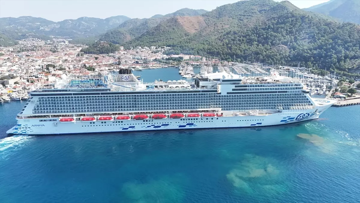 Marmaris'e Gelen Kruvaziyer Gemisi 1750 Yolcu Getirdi