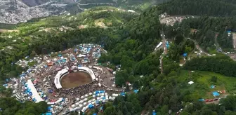 Artvin'de 44. Kafkasör Festivali'nde Boğa Güreşleri Coşkusu