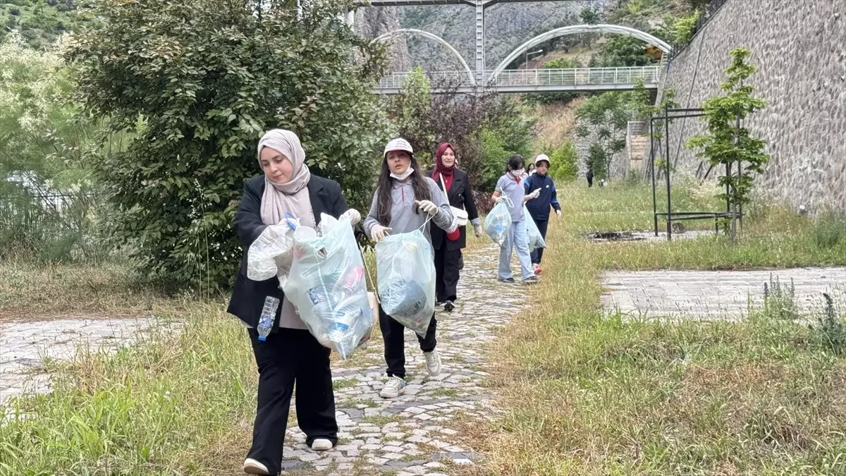 Artvin'de Çevre Haftası Çöp Toplama Etkinliği Düzenlendi