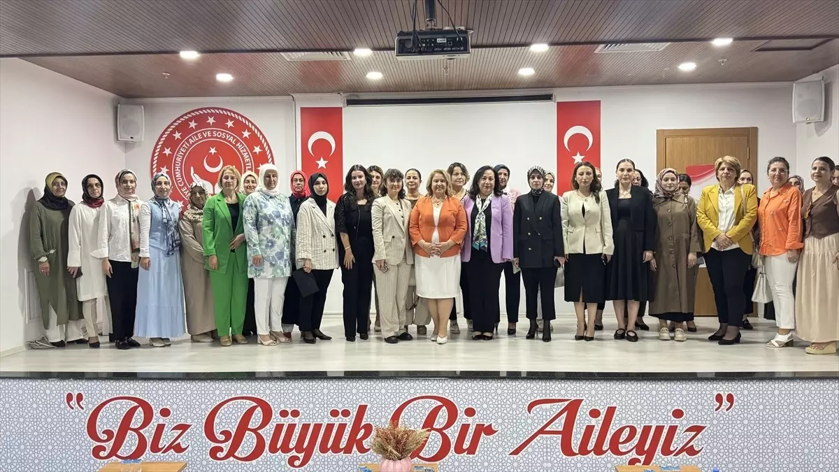 Artvin'de Koruyucu Aile Farkındalık Toplantısı Düzenlendi