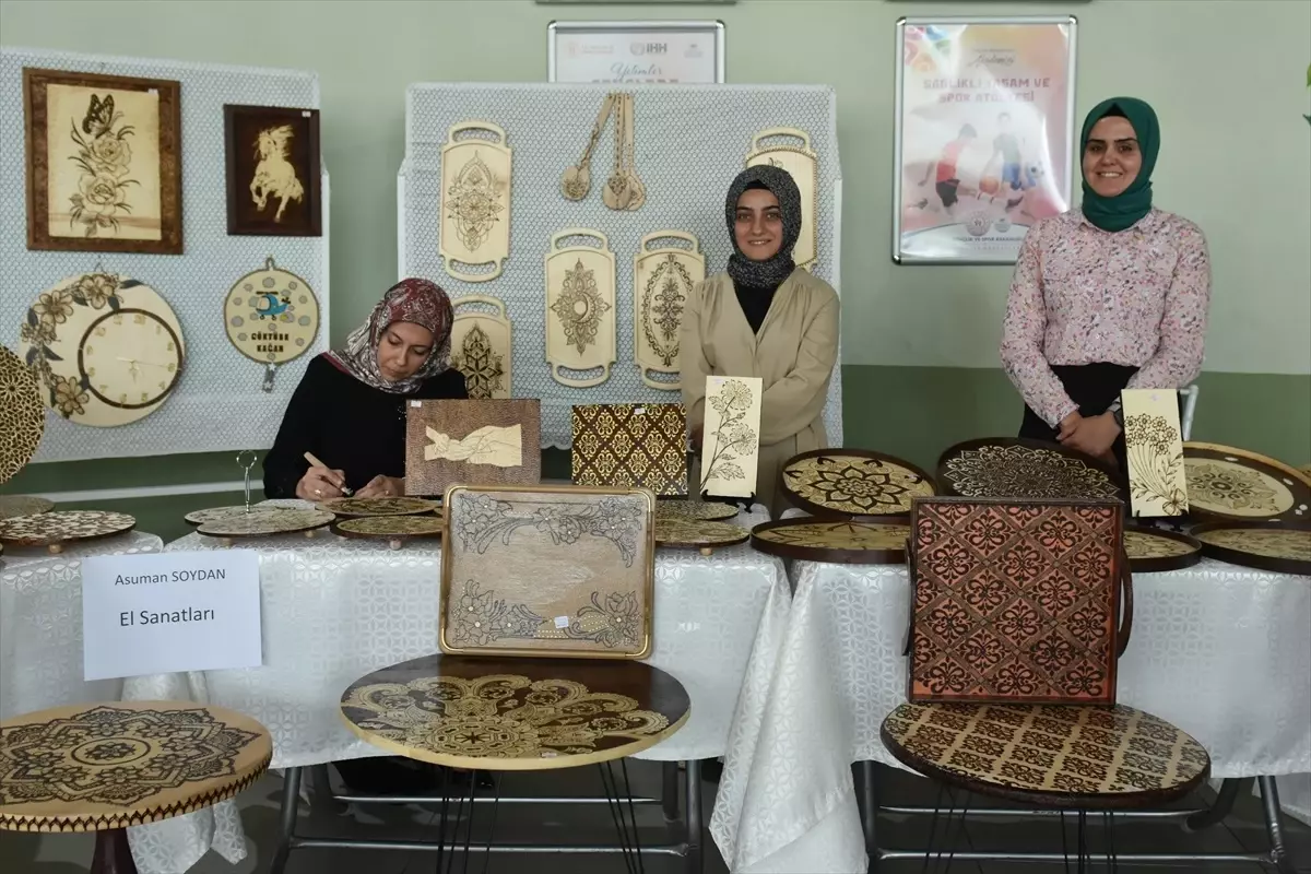 Artvin Halk Eğitimi Merkezi'nde El Sanatları Sergisi Açıldı