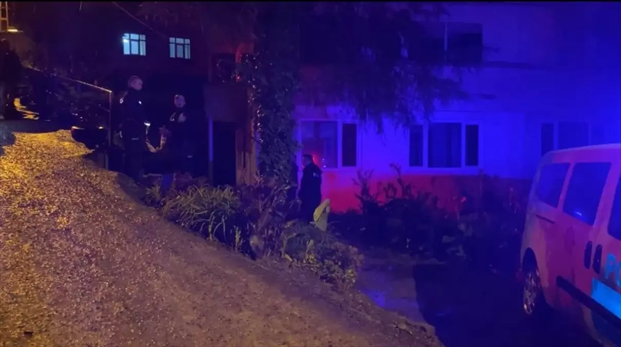 Artvin'in Hopa İlçesinde Heyelan Riski Sebebiyle Binalar Tahliye Edildi