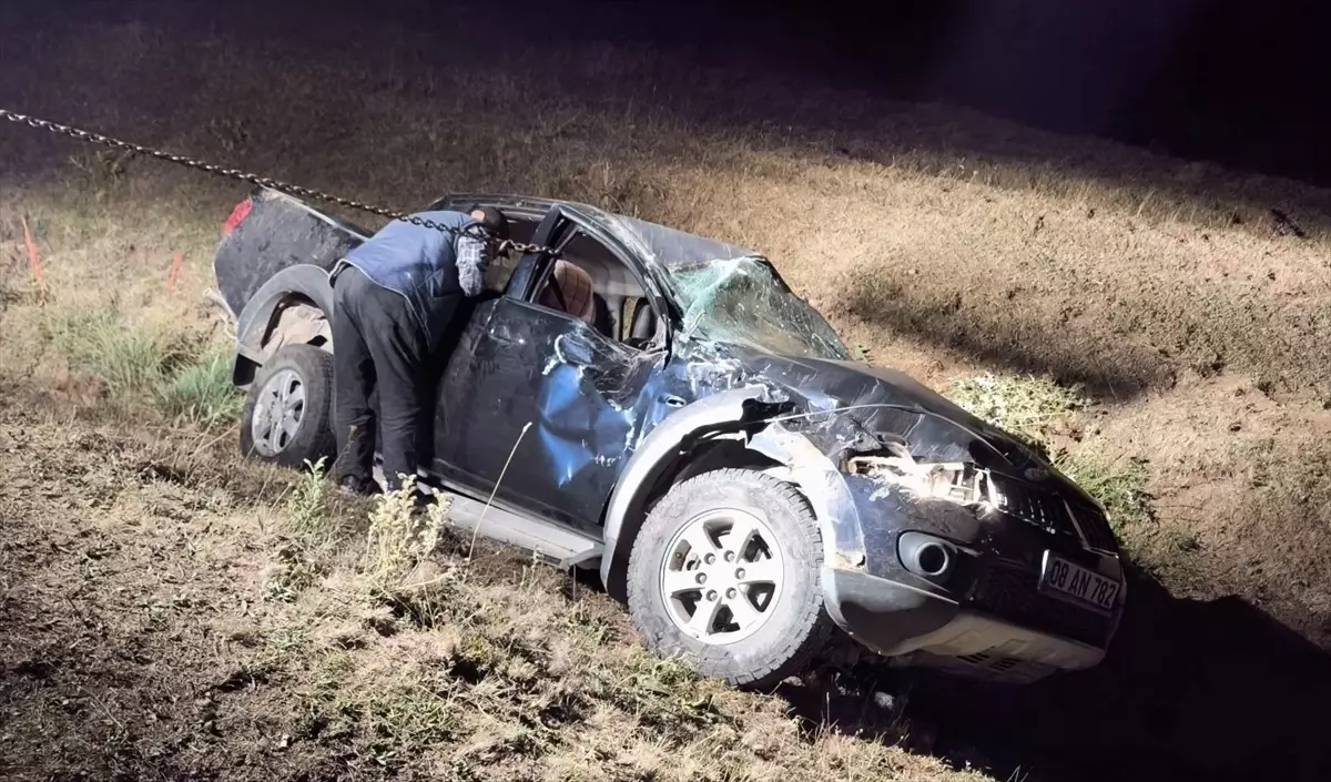 Artvin'de Kamyonet Şarampole Devrildi: Yaralılar Tedavi Altında