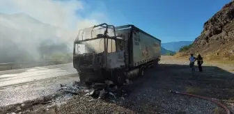 Artvin'de Seyir Halindeki Tırda Yangın Çıktı
