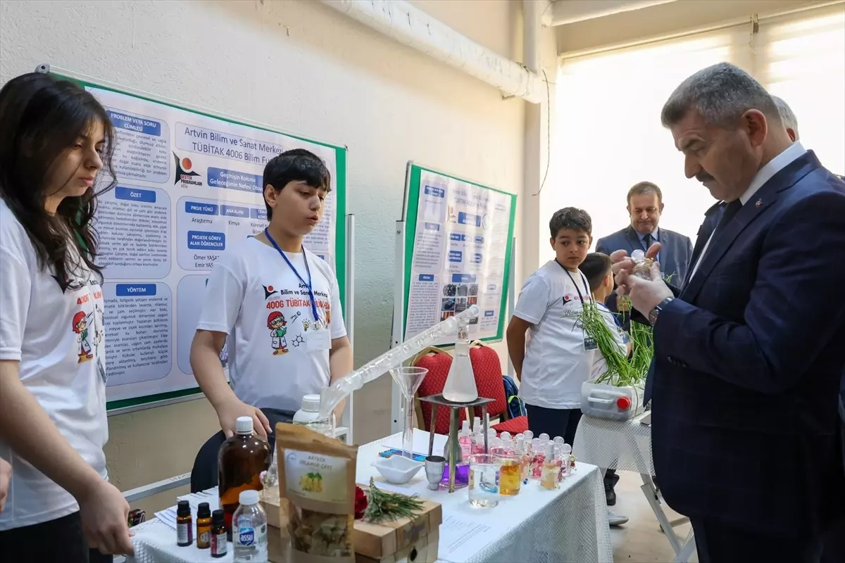 Artvin'de TÜBİTAK 4006 Bilim Fuarı Açıldı