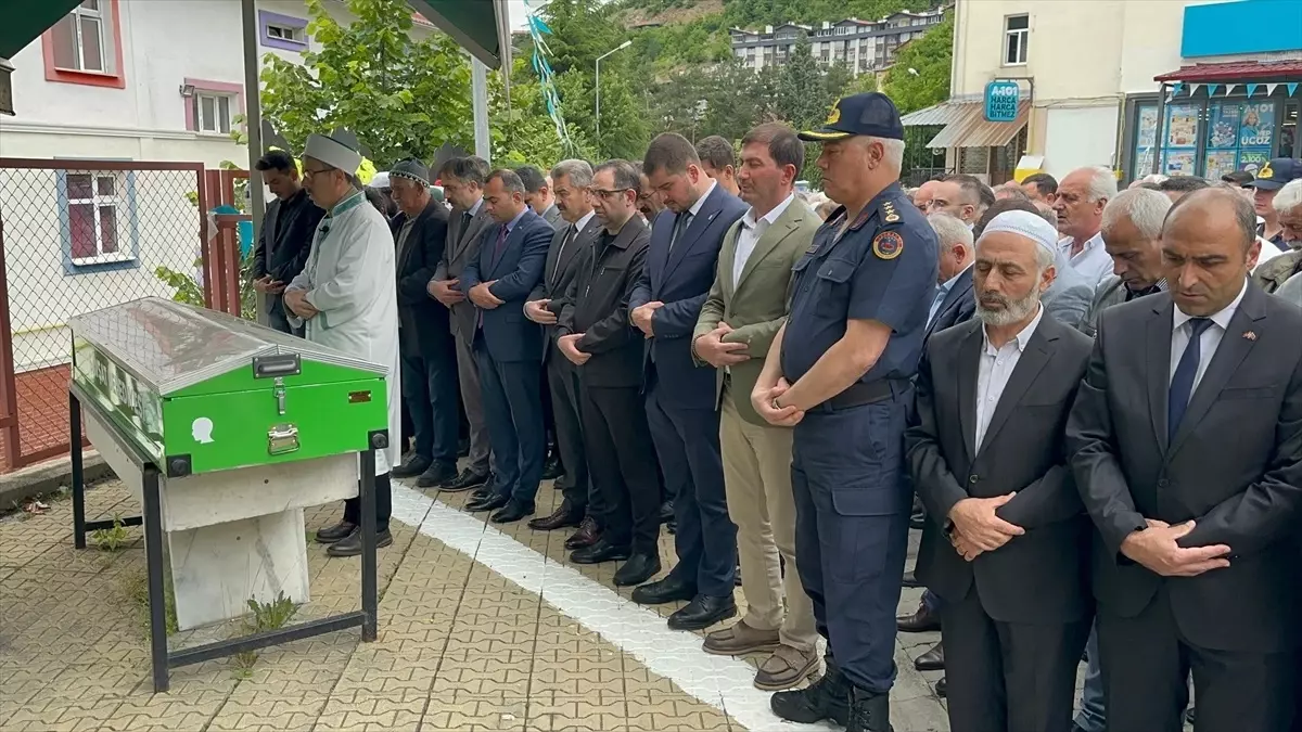 Artvin Sağlık Müdürü Gürol Köroğlu'nun Babası Toprağa Verildi