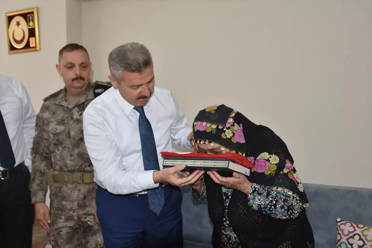 Artvin Valisi Ergün'den 15 Temmuz şehitlerinin ailelerine ziyaret