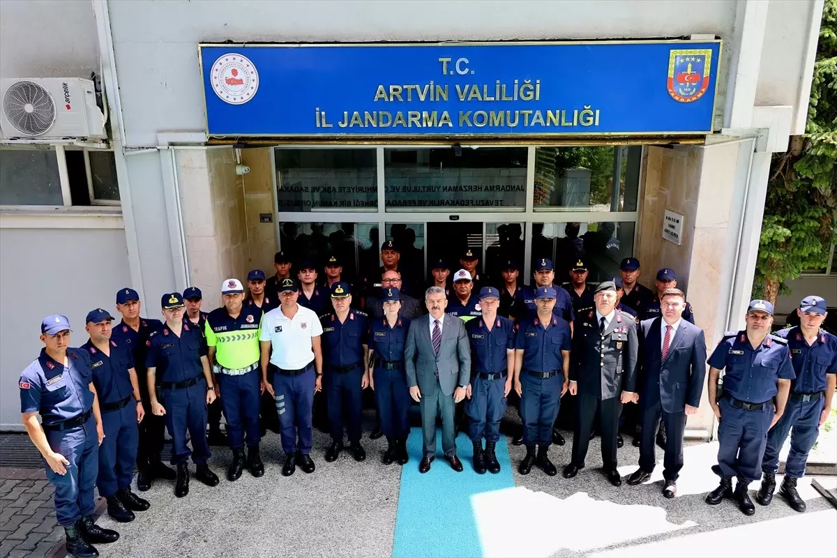 Artvin Valisi Ergün'den Bayram Ziyaretleri ve Güvenlik Tedbirleri