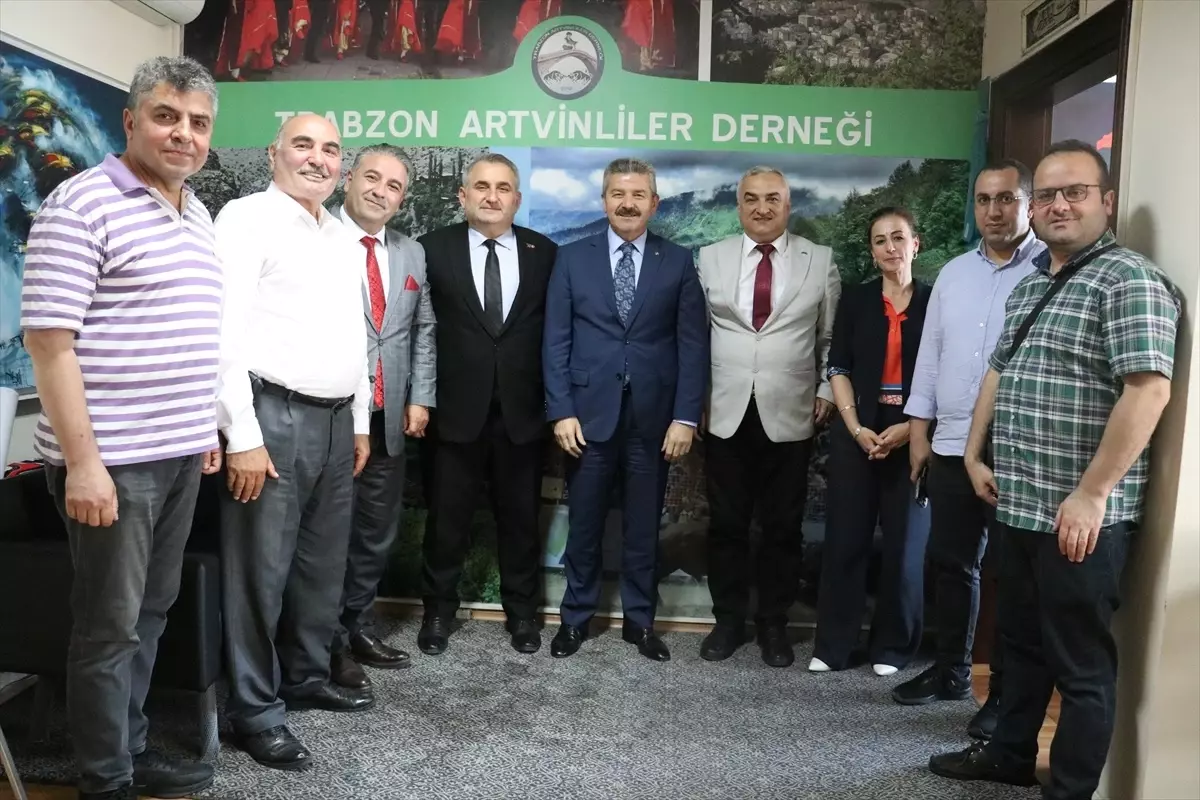 Artvin Valisi Turan Ergün, Trabzon Artvinliler Derneği'ni Ziyaret Etti