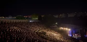 Aşkın Nur Yengi, Senfonik Proje ile İstanbul'da Konser Verdi