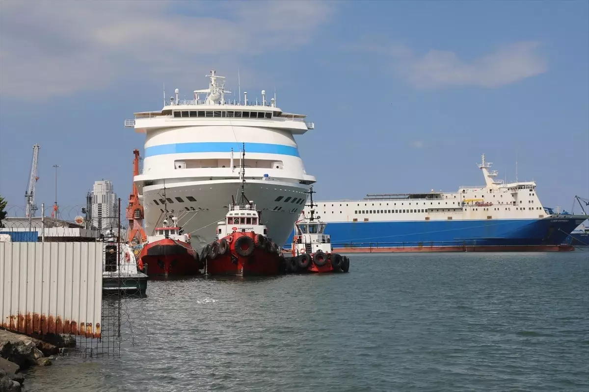 Rus Kruvaziyeri 'Astoria Grande' Samsun Limanı'na Demirledi