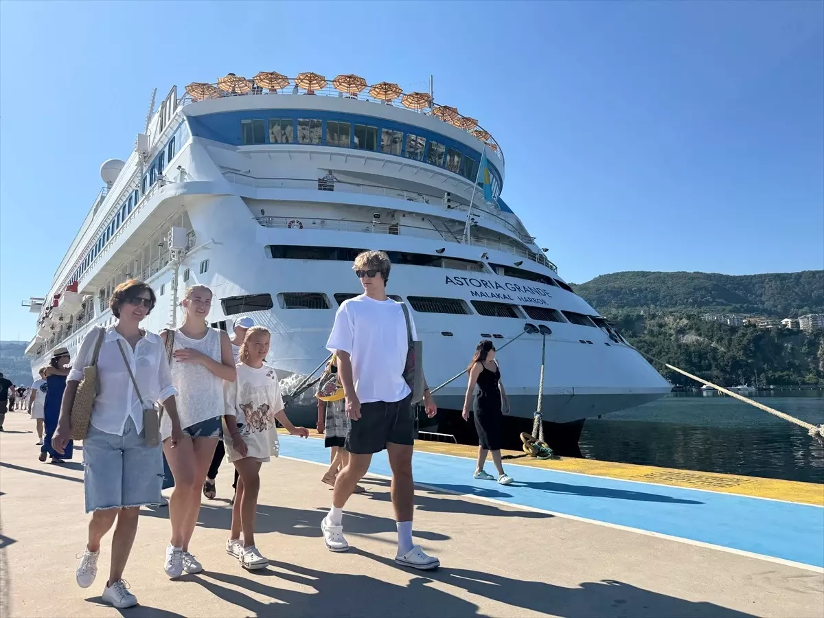 Astoria Grande Kruvaziyeri Amasra'ya Demirledi