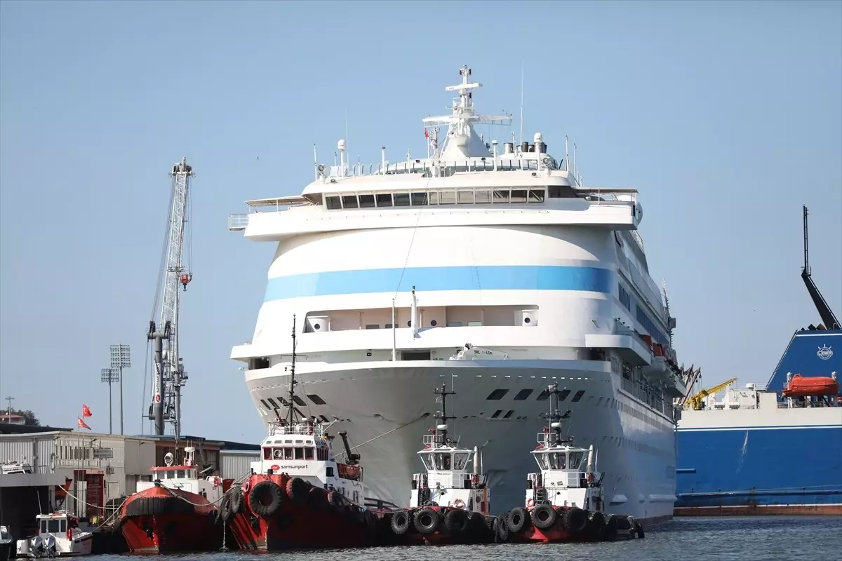 Astoria Grande Kruvaziyeri Samsun Limanı'na Demirledi