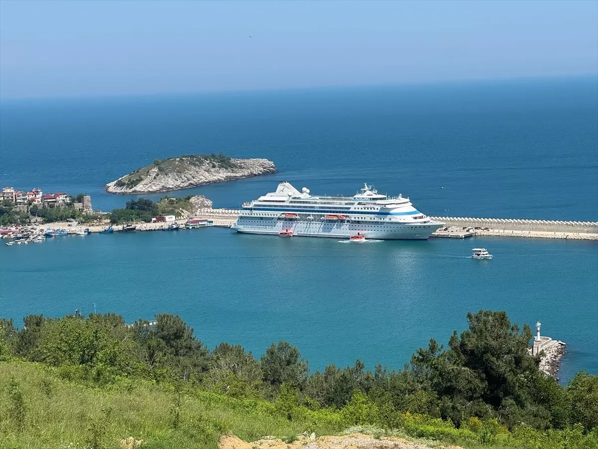 Astoria Grande Kruvaziyeri Amasra Limanı'na 71. Seferini Gerçekleştirdi