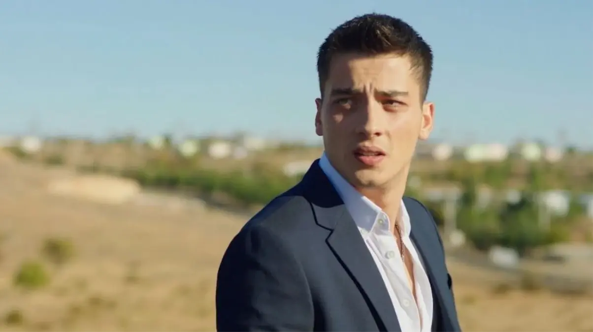 Atakan Özkaya kimdir? Uzak Şehir'in Kaya'sı Atakan Özkaya kaç yaşında, aslen nereli?