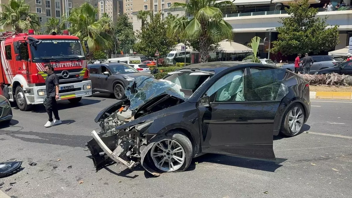Ataşehir'de Kaza: 4 Yaralı