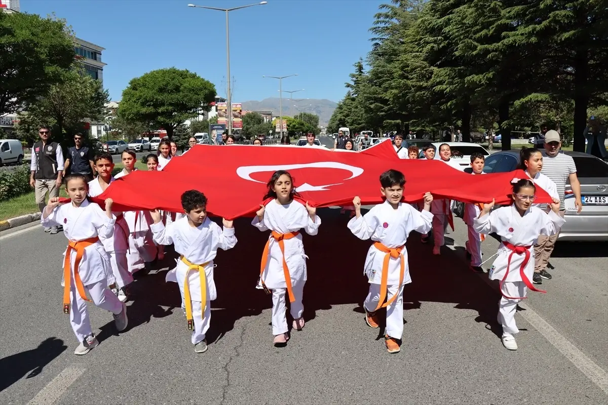 Atatürk'ün Erzincan'a gelişinin 106'ncı yıl dönümü törenle kutlandı