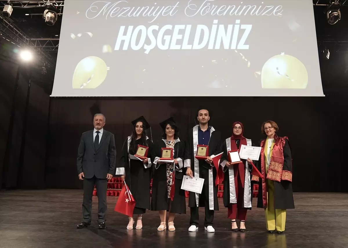 Atatürk Üniversitesi Teknik Bilimler Meslek Yüksekokulu Mezuniyet Töreni Gerçekleştirildi