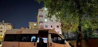 Avcılar'da Minibüs ile Otomobil Çarpıştı: 4 Yaralı