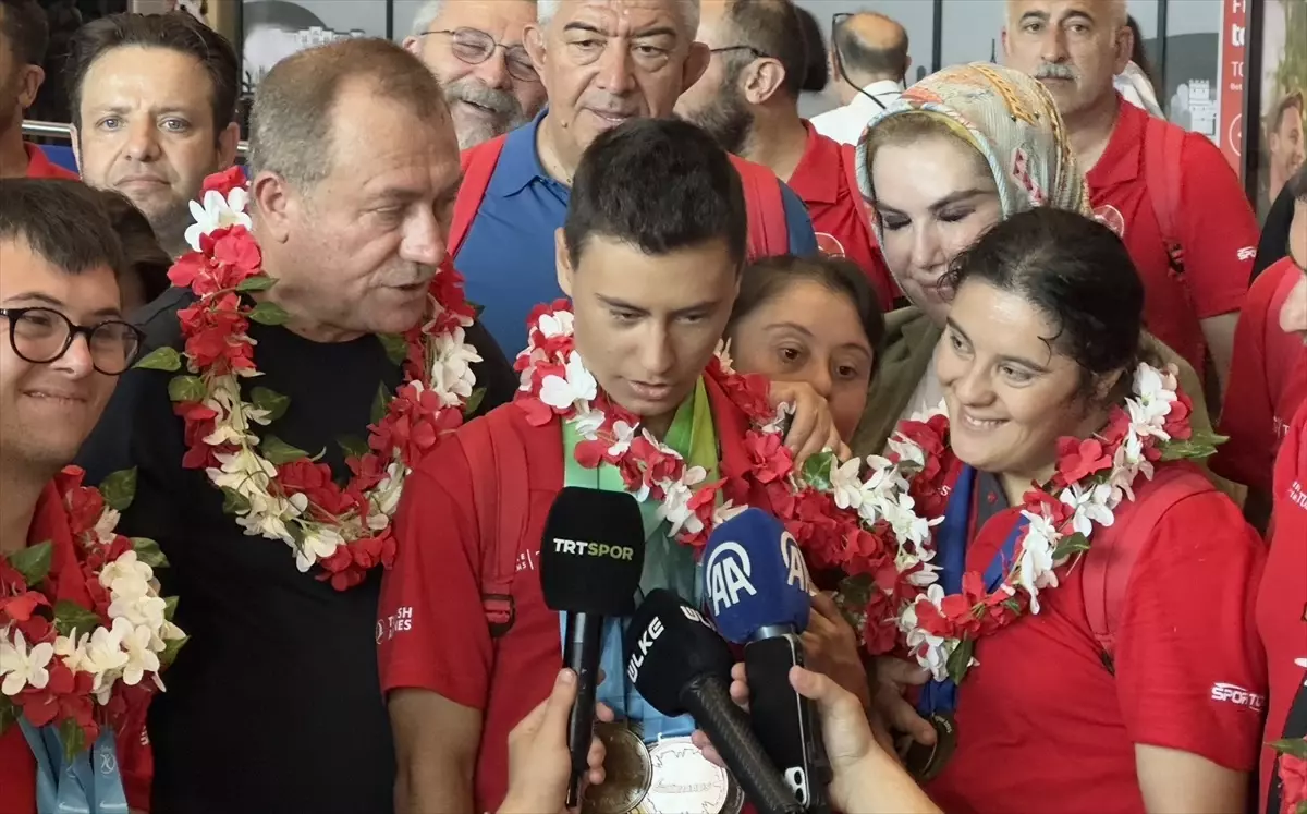 Avrupa Down Sendrom Şampiyonası'nda 58 madalya kazanan milli sporcular, yurda döndü