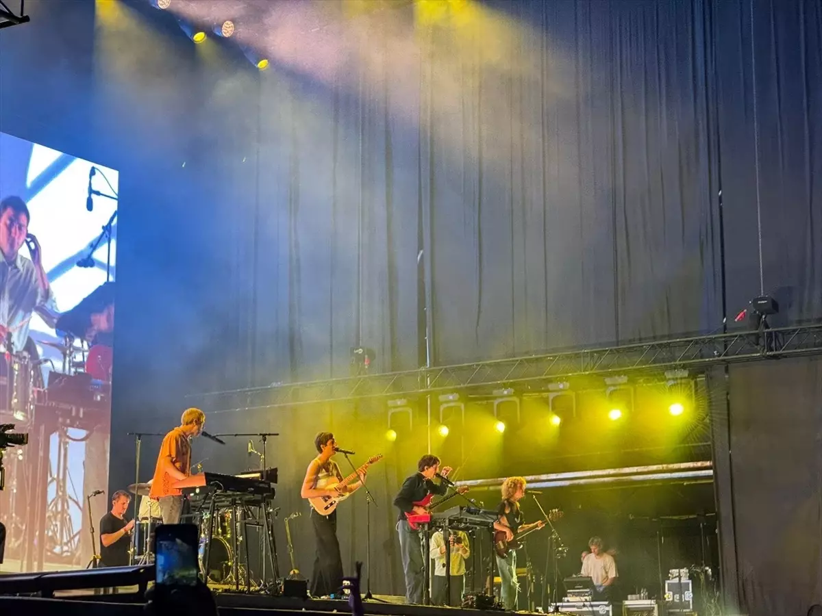 Parcels, İstanbul'da Kapalı Gişe Konser Verdi