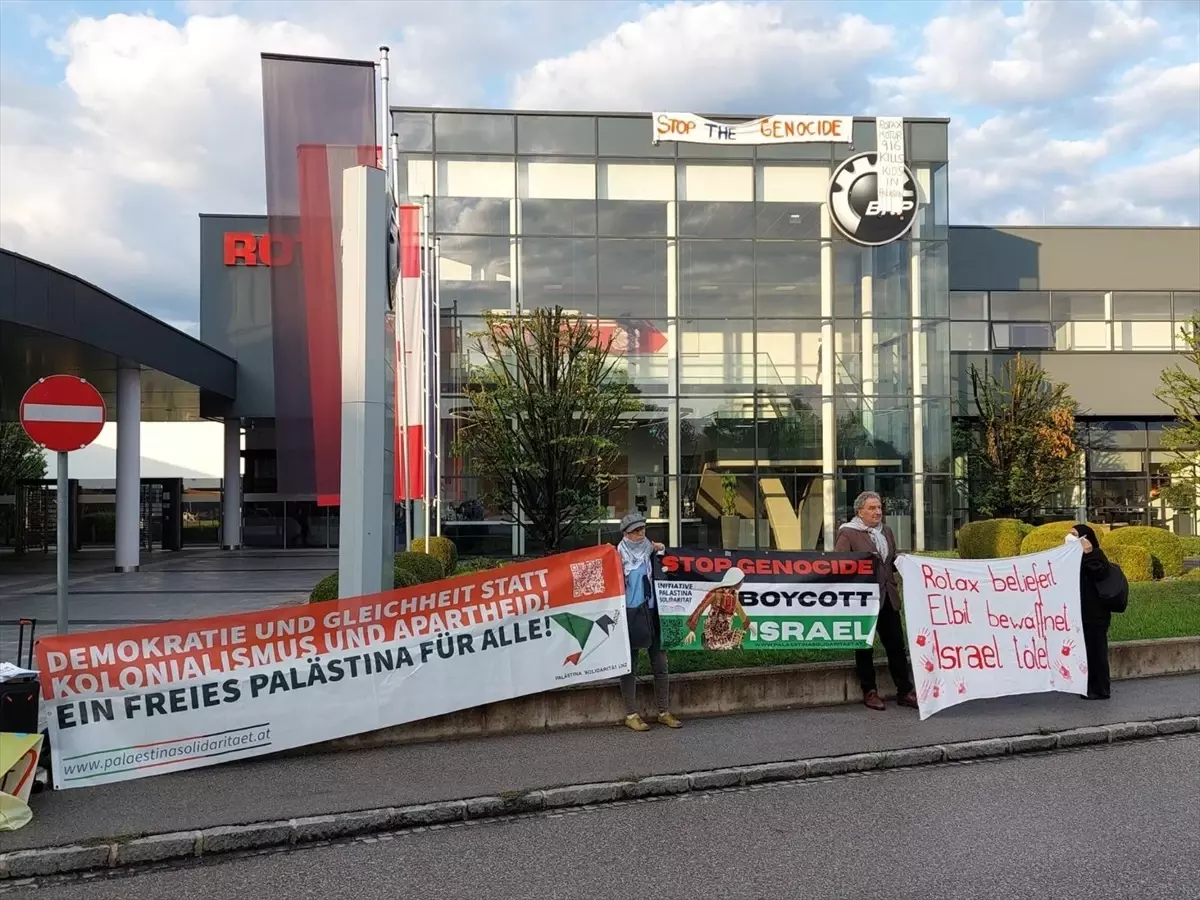 Avusturya'da BRP Rotax Fabrikası Önünde Filistin Destekçisi Protesto