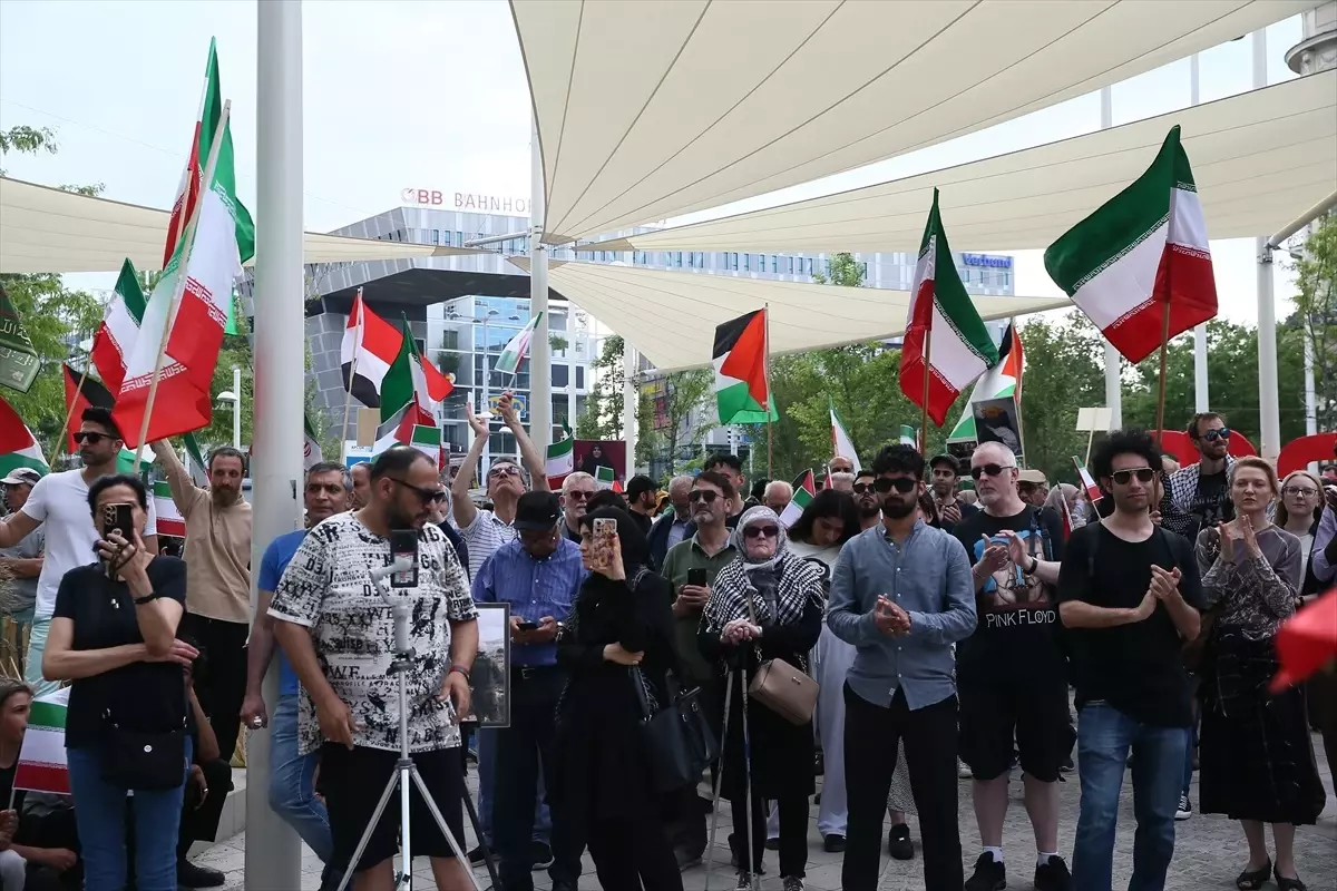 Viyana'da İsrail'in Saldırılarına Karşı Protesto Gösterisi