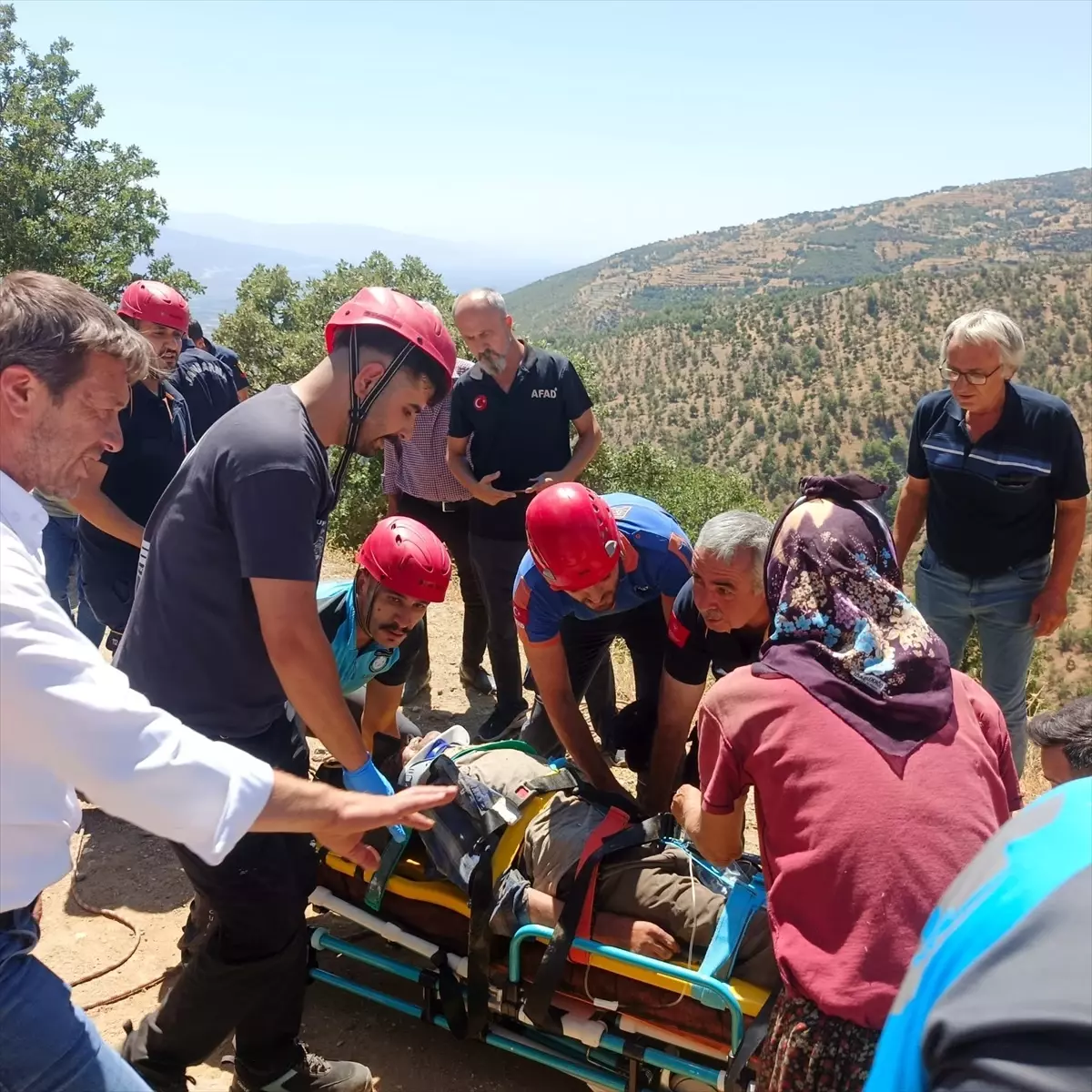 Kuyucak'ta Kekik Toplarken Rahatsızlanan Adam Kurtarıldı