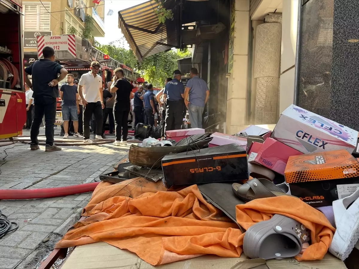 Aydın'da Ayakkabı Dükkanında Yangın