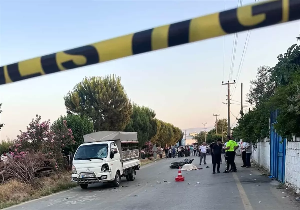 Aydın'da Kamyonet ile Motosiklet Çarpıştı: 1 Ölü, 2 Yaralı