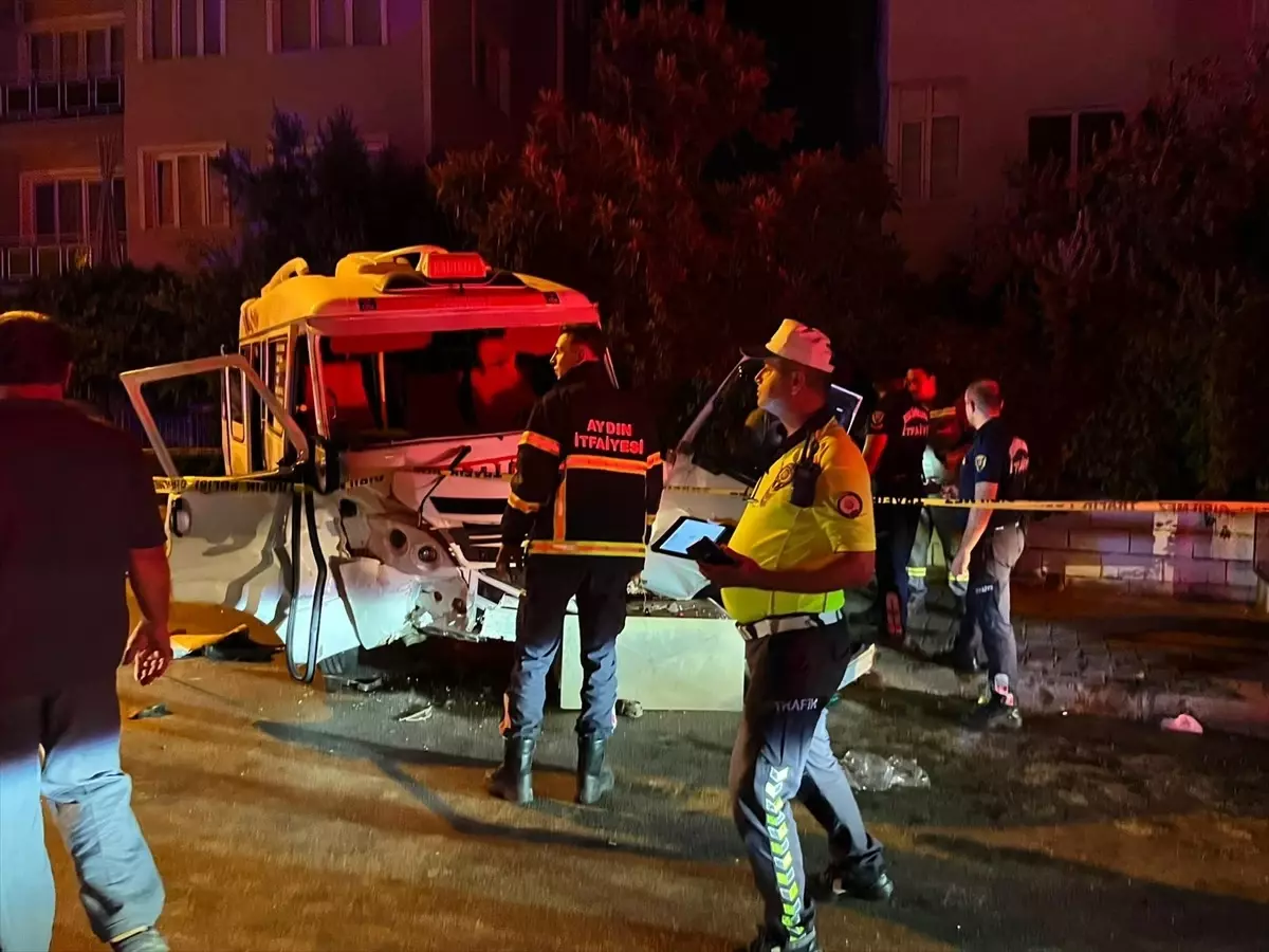 Aydın'da Minibüs ile Otomobil Çarpıştı: 11 Yaralı