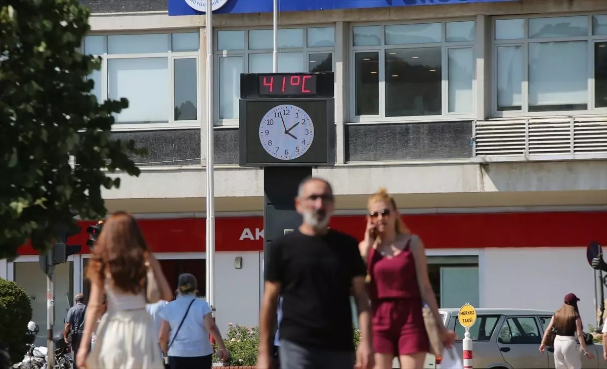 Aydın'da Aşırı Sıcaklar Turizm İlleri Kuşadası ve Didim'de Yoğunluk Yarattı